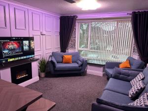 Churchill Apartment- 4 Beds- Free Parking- Near NEC BHX & HS2