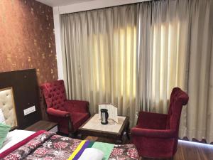 Hotel Ambika Residency Manali