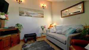 Wesley House Holidays - Choice of 2 Quirky Cottages in 4 private acres