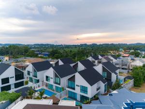 BangTao 4-Bedroom Brand New Modern Luxury Villa 2024 Minimalist Design Spacious 15-meter L-Shaped Swimming Pool Ideal for Guests