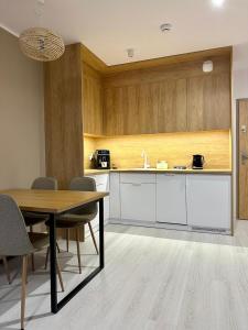 Nowy apartament - jacuzzi, sauny, sala zabaw, bilard, garaż, 400m do plaży bez schodów