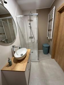 Nowy apartament - jacuzzi, sauny, sala zabaw, bilard, garaż, 400m do plaży bez schodów