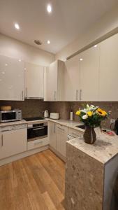 Chic Parisian Retreat Near Louvre, Cafés & Couture