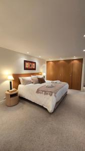 Chic Parisian Retreat Near Louvre, Cafés & Couture