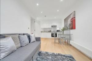 Stylish Modern 1-Bedroom Apartment with Fast Transport Links