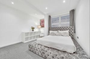 Stylish Modern 1-Bedroom Apartment with Fast Transport Links