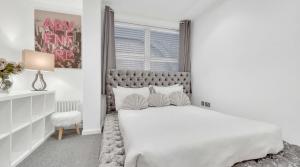 Stylish Modern 1-Bedroom Apartment with Fast Transport Links