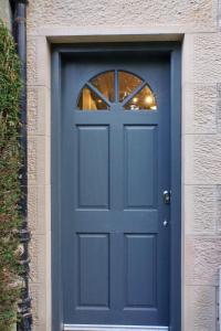 Fully licensed studio in peaceful neighbourhood