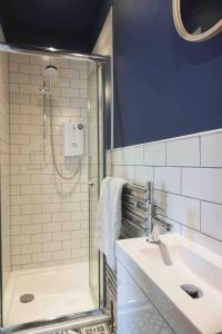 Fully licensed studio in peaceful neighbourhood