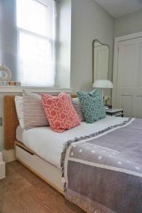 Fully licensed studio in peaceful neighbourhood