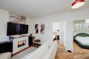 Summit 50s by Hillside