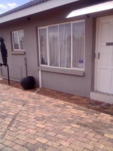 Ekhaya Airport Lodge