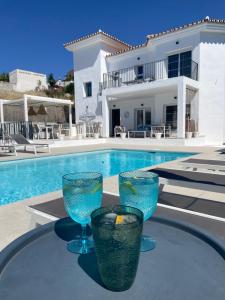 Villa Mariposa with sea views