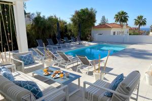 Villa Mariposa with sea views