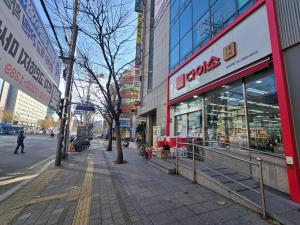 STAY H # Prime Location # 1 Stop to Seongsu # Lines 2,5 #Hongdae# Myeongdong# KSPO #DDP