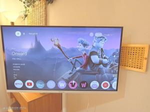 STAY H # Prime Location # 1 Stop to Seongsu # Lines 2,5 #Hongdae# Myeongdong# KSPO #DDP