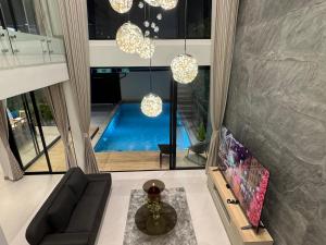 Brand New Modern Pattaya Pool Villa near Walking street