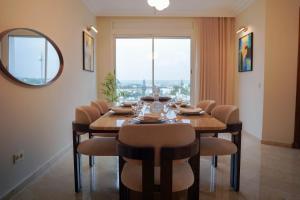 Luxury 3 Suites - Av Annakhil - 5 Min to Stadium