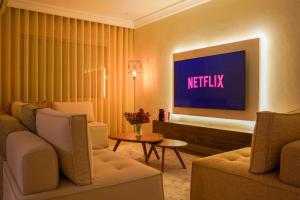 Luxury 3 Suites - Av Annakhil - 5 Min to Stadium