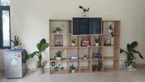 Nhà nhỏ dưới chân đồi