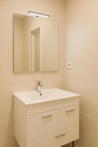 Nice , face à la mer , proche de laéroport , promenade des anglais