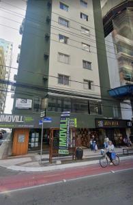 Quarto em apartamento compartilhado 80m da praia em BC