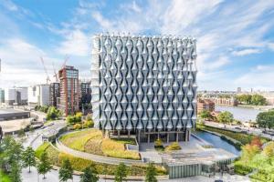 Luxury 2BR 2BA Apartment at Embassy Gardens