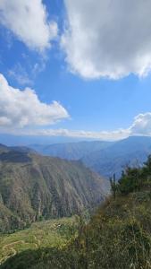 LUZ DE LUNA mesa de los santos house