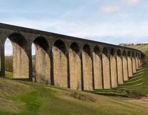 Historic Brontë Cottage Log Burner & Roll-Top Bath