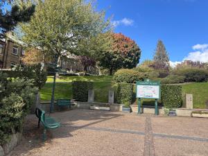 Historic Brontë Cottage Log Burner & Roll-Top Bath