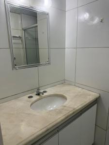 APT ventilado, 2 quartos, pertinho da praia