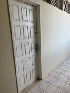 APT ventilado, 2 quartos, pertinho da praia