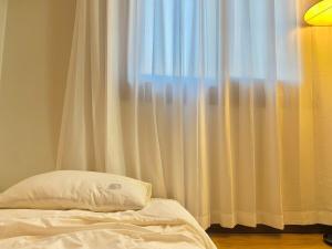 감성독채 최대8인 가족숙소 깔끔한 호텔침구 안락한 거실형