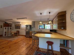 Spacious, independent apartment