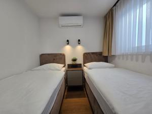 Osijek LUXURY Center Apartment - self check in, 2 parking spaces, balcony, elevator