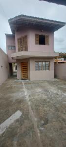 sobrado a 3 kilometros da praia do indaia