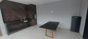 sobrado a 3 kilometros da praia do indaia