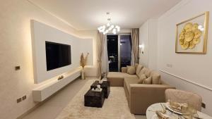 Skyline Vida Dubai Mall 3 Bedroom Apartment I Burj Khalifa Views I Direct Access Dubai Mall I Parking, Gym, Wi-Fi & Pool