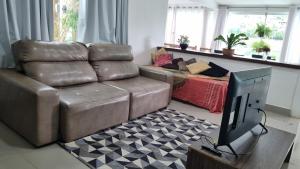 Casa Aconchegante em Escarpas do Lago 4 suítes e piscina com vista