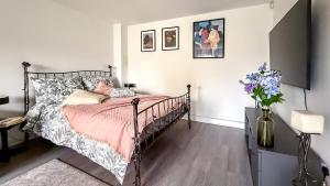 New Modern Detached House with 5bdr Glasgow