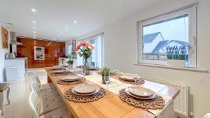 New Modern Detached House with 5bdr Glasgow