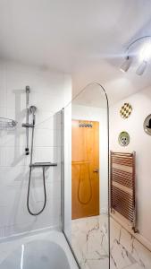 New Modern Detached House with 5bdr Glasgow