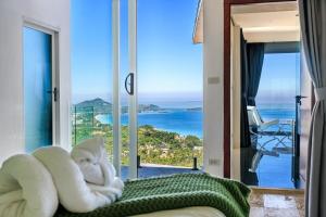 Azure Vista Haven 3br Seaview L-Shape pool Villa