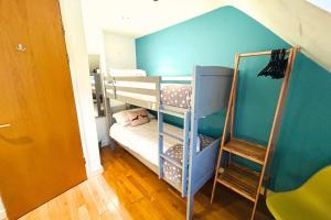 Majestic Mews with Free ParkingBy My Getaways