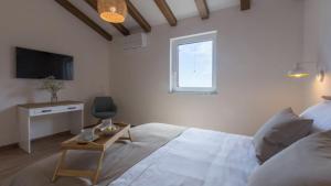 Beautiful Villa Skarline with outdoor pool in Buje