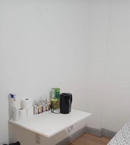 cosy double bedroom seconds away KX station