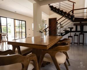 All-Inclusive Family Villa Pool BBQ WiFi Security 3BR