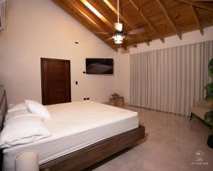 All-Inclusive Family Villa Pool BBQ WiFi Security 3BR