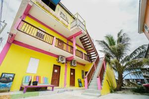 Travellers Palm Backpackers