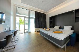 Large Studio room in Living Suites